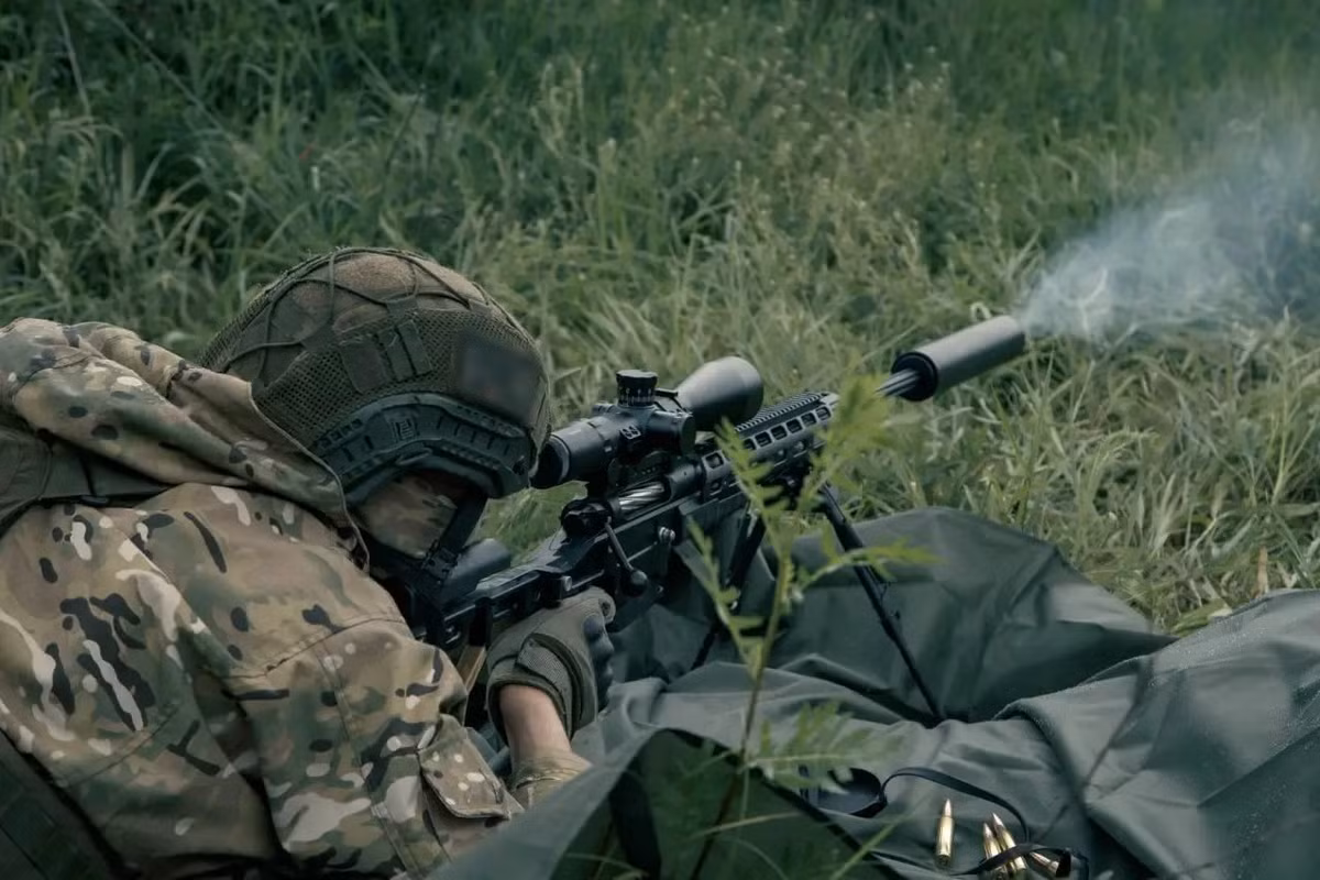 Điều đáng chú ý là hiện tại, tình hình đột phá của RFAF ở phía bắc Pokrovsk, nơi Bộ Tổng tham mưu AFU đã điều động lực lượng dự bị được huấn luyện bài bản nhất, đang diễn biến nhanh chóng. Tuy nhiên, bất chấp mọi nỗ lực, AFU vẫn không thể ổn định tình hình mặt trận này.