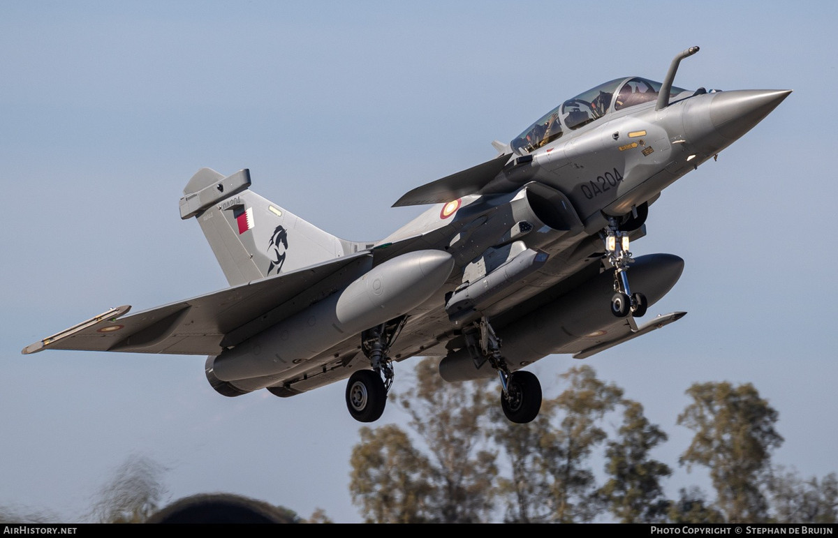 Cho đến nay, máy bay chiến đấu Rafale không chỉ là máy bay chiến đấu chủ lực của Không quân và Hải quân Pháp, mà còn được bán thành công cho hơn mười quốc gia trên thế giới; bao gồm Indonesia, Các Tiểu vương quốc Ả Rập Thống nhất (UAE), Ai Cập, Ấn Độ và một số quốc gia khác.