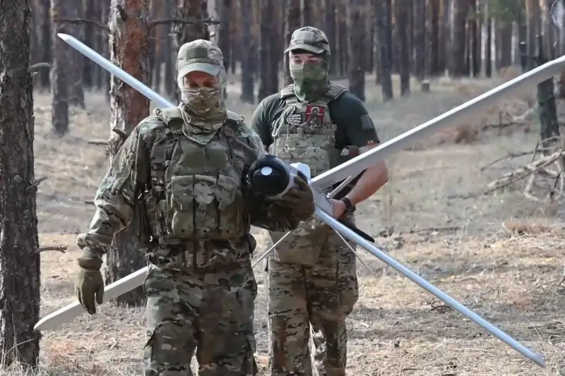 Với xu hướng chiến tranh và công nghệ mới, thiệt hại do hỏa lực hiện đang được gây ra chính xác hơn, đó là các UAV tấn công FPV điều khiển bằng cáp quang và UAV vũ trang. Mọi thứ đều có thể bị phát hiện ở khoảng cách xa và bị phá hủy một cách chính xác.