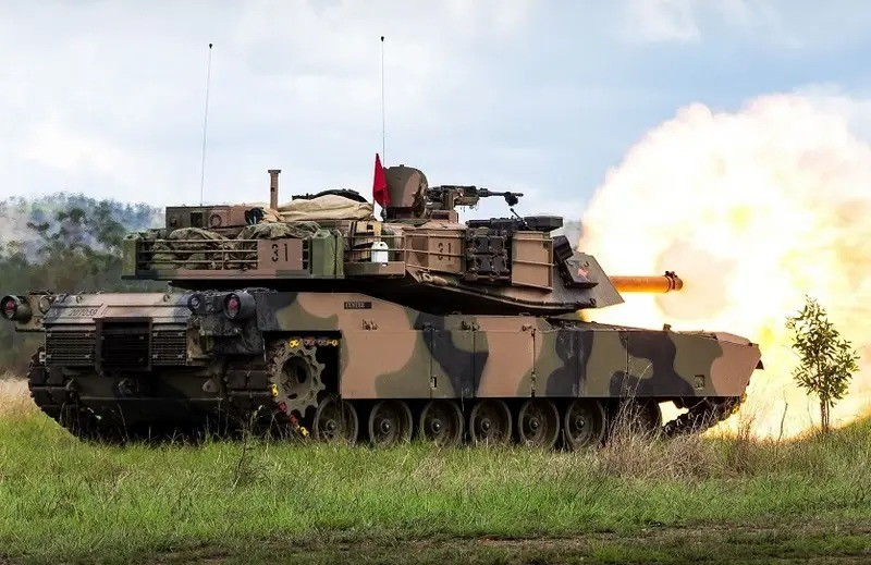 Australia đã nhận được sự cho phép từ Mỹ, để tái xuất 49 xe tăng M1A1 Abrams đã ngừng hoạt động từ hai trung đoàn thiết giáp của Quân đội Australia. Những chiếc xe tăng này được Australia mua từ Mỹ vào năm 2007 và đã cho ngừng hoạt động những chiếc cuối cùng, để thay thế bằng phiên bản xe tăng tiên tiến hơn.