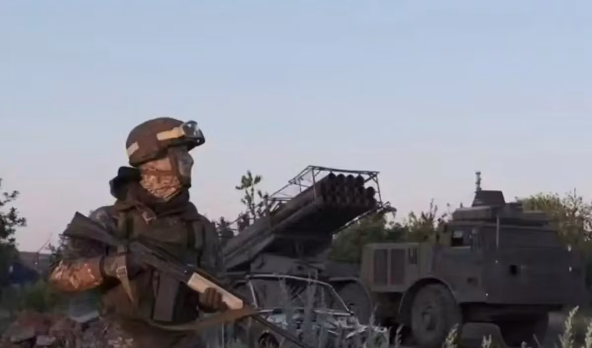 Lý do là muốn tấn công Velykyi Burluk, trước tiên RFAF phải củng cố đầu cầu Milove cách đó 20 km. Nếu không, họ sẽ đơn độc nếu tiến vào một cách hấp tấp. Ít nhất họ phải đánh chiếm các ngôi làng xung quanh Milove, đặc biệt là vị trí trung chuyển Khatnje.