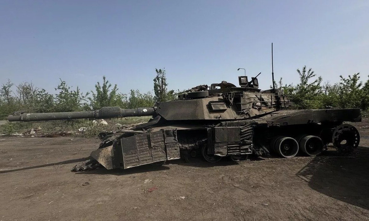 Tổn thất lớn về xe tăng Abrams tại chiến trường Ukraine, đã gây lo ngại cho các nước NATO, đặc biệt là Ba Lan, nước có kế hoạch đưa vào trang bị 366 xe tăng loại này. Vào tháng 12/2024, Cố vấn An ninh Quốc gia Mỹ Jake Sullivan, thừa nhận số xe tăng này đã không đáp ứng được kỳ vọng và không tạo ra tác động đáng kể đến diễn biến cuộc chiến.