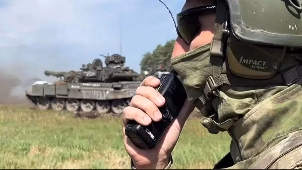 Trang tin Military Review của Nga cho biết, phía Ukraine báo cáo đã ghi nhận việc tái triển khai lính dù và lính thủy đánh bộ của quân đội Nga (RFAF), từ hướng mặt trận Sumy đến mặt trận Pokrovsk tỉnh Donetsk. Theo thông tin của Ukraine, việc tái triển khai này của RFAF, có liên quan đến hướng Dobropolye (phía bắc Pokrovsk).