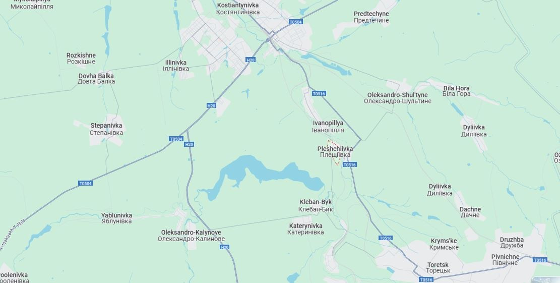 Theo nguồn tin của quân đội Nga, Quân đội Ukraine đã thiết lập căn cứ điều khiển UAV tại một số ngôi nhà dân ở làng Pleshcheyevka, nằm giữa Konstantinovka và Toretsk. Một tòa nhà là nơi đặt trung tâm điều khiển, một tòa nhà khác được sử dụng để làm nhà kho và sửa chữa UAV, và lính điều khiển UAV sống trong các tòa nhà còn lại.