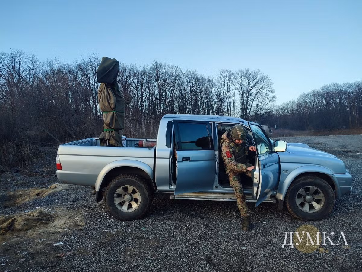 Việc phóng UAV Shahed-136 bằng xe bán tải, giúp tiết kiệm nhiên liệu của UAV khi cất cánh, từ đó có thể giúp các nhà thiết kế giảm thể tích bình nhiên liệu, từ đó tăng sức chứa đầu đạn. Trong khi xe bán tải là phương tiện được cả RFAF và dân Nga ưa dùng và được trang bị rất nhiều; Kovalenko cho biết thêm.