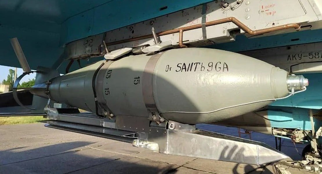 Là chiến đấu cơ chính để thả bom lượn có điều khiển, máy bay ném bom Su-34 có thể mang theo một lượng lớn vũ khí trong mỗi lần xuất kích. Sau khi thả bom ở cự ly thích hợp, nó có thể nhanh chóng trở về căn cứ và thực hiện một cuộc tấn công khác. Chế độ chiến đấu tuần hoàn hiệu quả này, đã trở thành hoạt động cốt lõi trong các cuộc không kích của Nga.