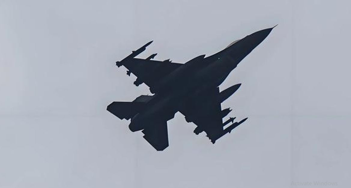 Không quân Ukraine hiện có một số máy bay chiến đấu F-16 của Mỹ và Mirage-2000 của Pháp, không chỉ có khả năng tấn công chính xác vào các mục tiêu tiền tuyến của Nga mà còn ngăn chặn các máy bay chiến đấu Nga thực hiện các cuộc không kích sâu vào Ukraine. Mặc dù phiên bản kỹ thuật của F-16 đã lạc hậu, nhưng Không quân Ukraine vẫn “rất tự tin” vào nó.