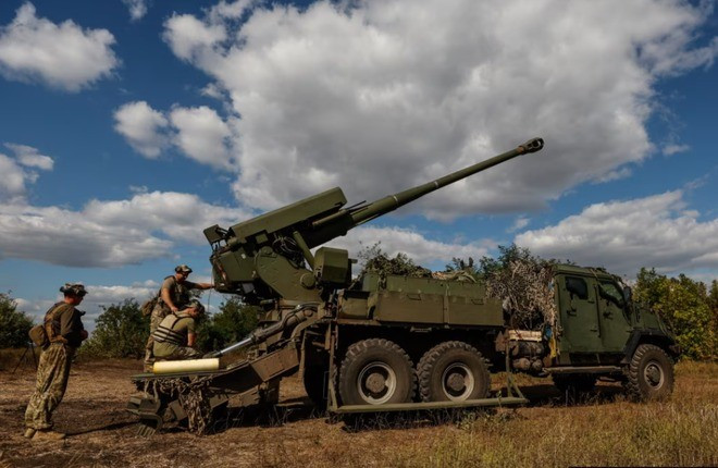 Phóng viên chiến trường của tờ ArmyInform đã đánh giá rất tích cực khẩu pháo tự hành 2S22 Bohdana, sau khi phỏng vấn các binh sĩ thuộc Lữ đoàn pháo binh số 48, được trang bị pháo 2S22 Bohdana, cho biết pháo có độ chính xác cao hơn cả pháo tự hành PzH 2000 của Đức, cũng như loại 2S7 Pion cỡ 203 mm sản xuất dưới thời Liên Xô.