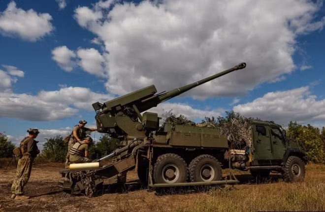 Phóng viên chiến trường của tờ ArmyInform đã đánh giá rất tích cực khẩu pháo tự hành 2S22 Bohdana, sau khi phỏng vấn các binh sĩ thuộc Lữ đoàn pháo binh số 48, được trang bị pháo 2S22 Bohdana, cho biết pháo có độ chính xác cao hơn cả pháo tự hành PzH 2000 của Đức, cũng như loại 2S7 Pion cỡ 203 mm sản xuất dưới thời Liên Xô.