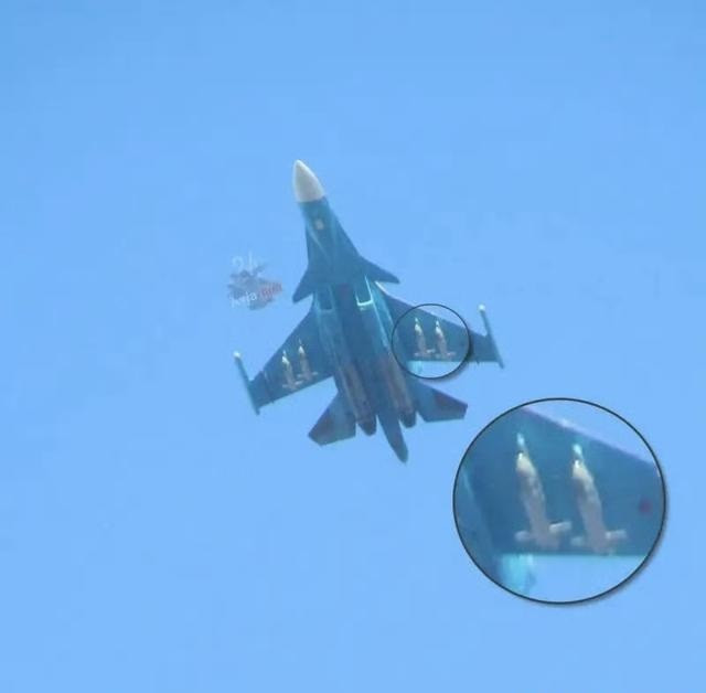 Bài viết của Military Watch cho biết, một máy bay chiến đấu Su-34 của Không quân Nga, thuộc biên chế Cụm tác chiến phía Nam, đã phóng bom lượn dẫn đường nhằm vào một cụm quân và vũ khí của AFU ở Huliaipole. Bình luận về chiến dịch này, Bộ Quốc phòng Nga cho biết: "Phi hành đoàn Su-34 thuộc Không quân Nga, đã thực hiện một cuộc tấn công vào cụm quân và xe bọc thép của AFU, trong khu vực tác chiến của Cụm quân phía Nam".