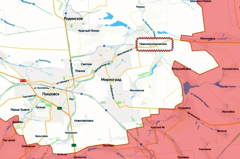  Đặc biệt là sau vài tháng tạm lắng xuống, thì các cuộc tấn công mạnh mẽ của lực lượng không quân chiến thuật Nga, bằng bom phá FAB với mô-đun cánh lượn có điều khiển UMPK, lại bắt đầu. Vừa qua, Bộ Quốc phòng Nga đã công bố video tấn công bằng bom FAB UMPK, vào vị trí trú quân tạm thời (PVD) của AFU trong khu vực đô thị Novoekonomichne, ở phía đông Pokrovsk.