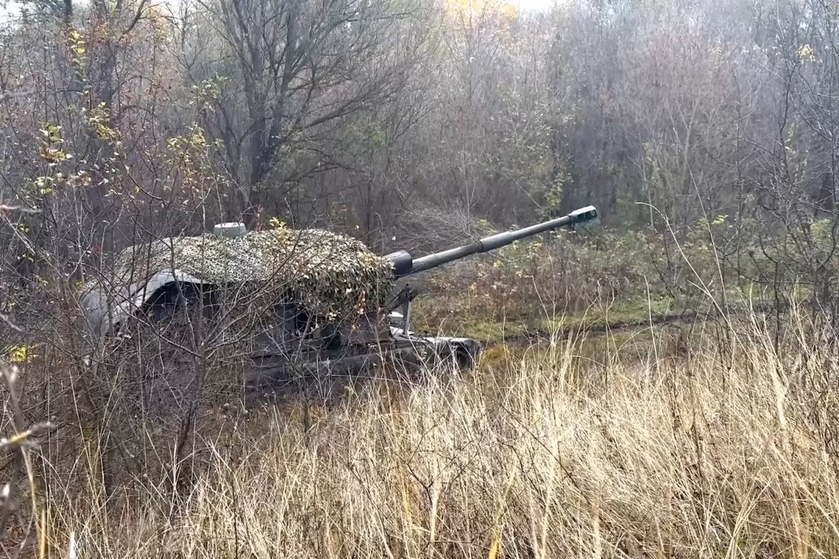 Gần đây, Cụm Vostok đang tiến công rất mạnh, càn quét qua phòng tuyến sông Vovcha và tiến vào khu vực ngã ba Donetsk – Dnipropetrovsk – Zaporozhye. Nguyên nhân đằng sau việc này có liên quan đến việc điều quân; khi RFAF chuyển Sư đoàn xe tăng 90 đến khu vực ngã ba này, rõ ràng không chỉ nhằm mục đích phòng thủ.