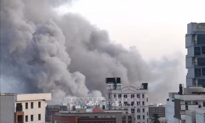 Các chuyên gia cho rằng những tổn thất về hạ tầng và quân sự mà Israel và Mỹ phải gánh chịu kể từ đầu tháng 3, là điều mà cả hai nước chưa từng phải chịu đựng trong nhiều năm. Tất nhiên, Iran cũng đang chịu tổn thất. Không quân Israel tiếp tục ném bom các thành phố của Iran với sự hỗ trợ của Mỹ. Khu công nghiệp của Tehran đã bị thiệt hại đáng kể.