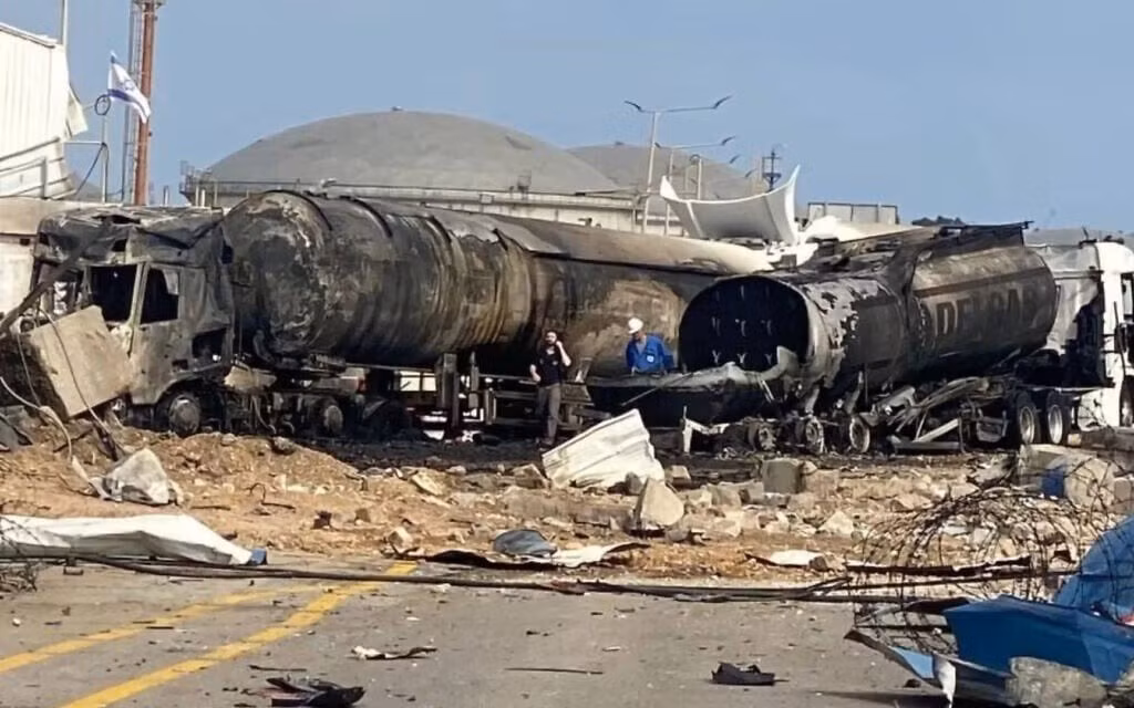 Theo Lực lượng Phòng vệ Israel (IDF), dù thừa nhận vụ việc, nhưng nhấn mạnh rằng đó chỉ là "mảnh vỡ" từ một tên lửa Iran bị bắn hạ, chứ không phải chính tên lửa, được cho là đã đánh trúng nhà máy lọc dầu. Tuy nhiên, IDF không có gì đảm bảo rằng, tên lửa Iran sẽ không tiếp tục tấn công vào đó.