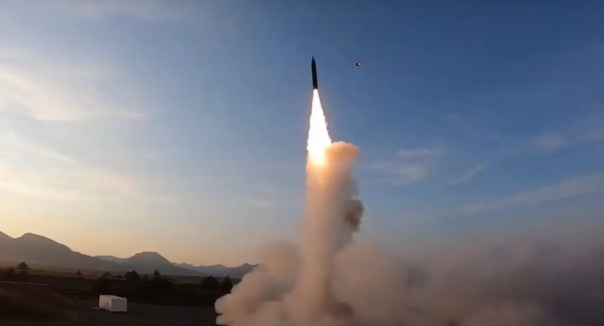 Đến lượt mình, hãng thông tấn Tasnim của Iran, cũng đưa tin về một cuộc tấn công bằng tên lửa vào trụ sở của cơ quan tình báo nước ngoài Mossad của Israel, có trụ sở tại Herzliya, cũng nằm gần thành phố Tel Aviv. Không có video vụ tấn công, để có góc nhìn cận cảnh về hậu quả của hầu hết các cuộc tấn công của Iran; vì vậy không rõ các cuộc tấn công bằng tên lửa sáng 17/6 thành công như thế nào, đối với phía Iran.