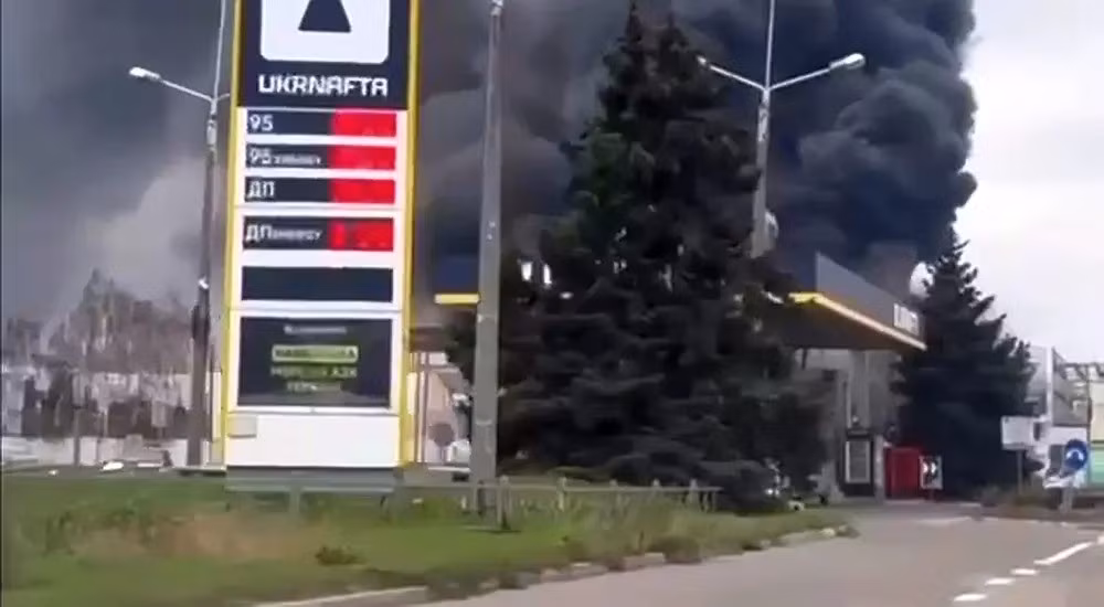 Các vụ không kích của Nga, không chỉ gây ra sự tàn phá về vật chất mà còn tác động sâu sắc đến tâm lý người dân Ukraine. Những cuộc tấn công liên tiếp này, cho thấy Quân đội Nga tập trung chiến lược vào cơ sở hạ tầng dân sự; trong đó tập trung vào lưới điện quốc gia.