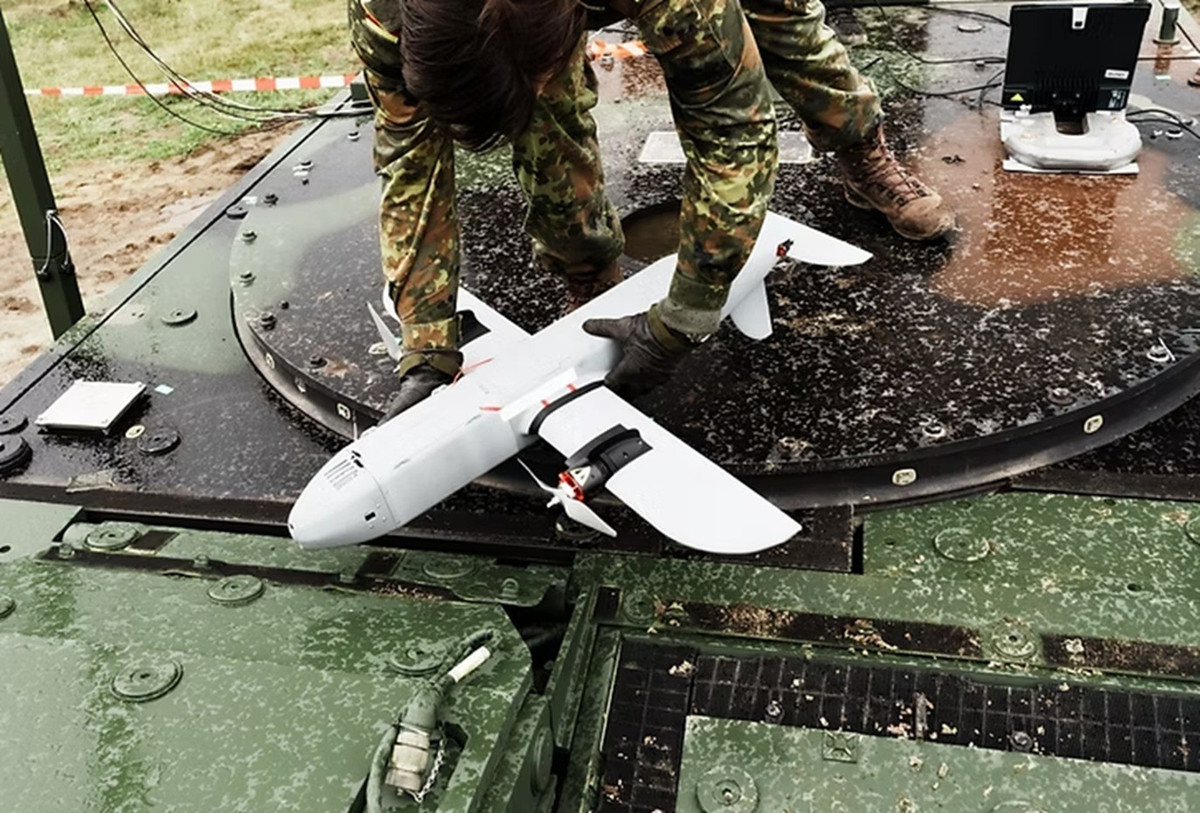 Nhưng theo nhận xét của giới chuyên gia, những phương pháp đánh chặn trên thực sự chỉ hiệu quả trong phòng thí nghiệm, chứ không thể phù hợp trên chiến trường ác liệt như ở Ukraine. Những quả bom UMPK của Nga, thường được ném vào các mục tiêu dã chiến ở phía trước, nên việc triển khai những hệ thống như trên là bất khả thi.