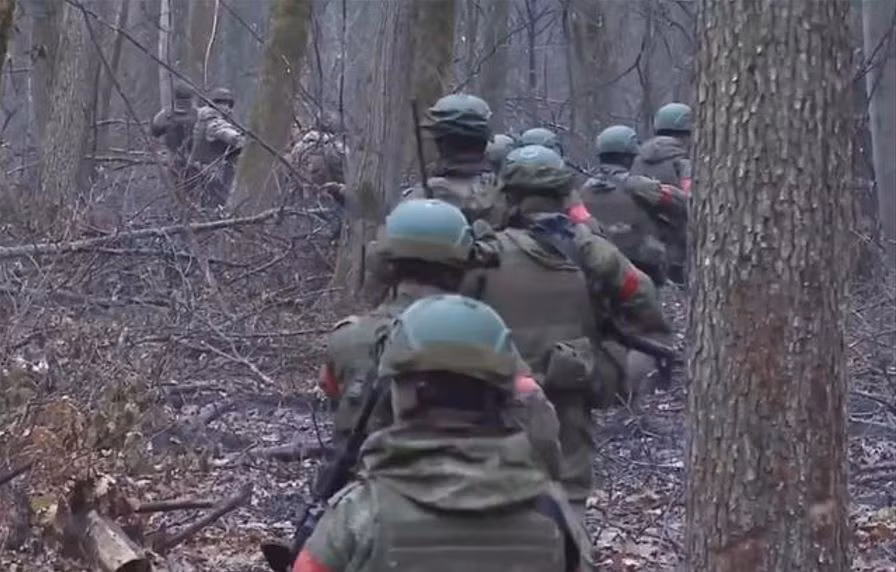 Ngay lập tức, quân Ukraine đã sử dụng một số lượng lớn UAV và hỏa lực pháo binh từ làng Guevo, để tấn công vào đội hình quân Triều Tiên. Chỉ huy Lữ đoàn 94 cho rằng, việc không xác định được và không chế áp các điểm phóng UAV và trận địa pháo của AFU trên hướng Guevo, là nguyên nhân gây ra thương vong và các hoạt động phản pháo chung, nên được thực hiện với pháo binh Nga.