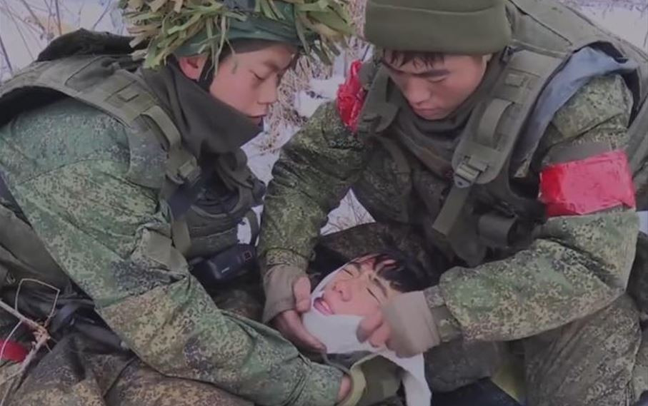 Theo kế hoạch mà quân Triều Tiên vạch ra, sau khi cuộc tấn công bắt đầu, họ sẽ nhanh chóng mở cửa, đánh chiếm đầu cầu và thọc sâu vào trung tâm ngôi làng, tiêu diệt quân Ukraine đang phòng thủ và hoàn tất chiến thắng trong trận đánh đầu tiên. Nhưng cuộc tấn công đã gặp khó khăn ngay khi nổ súng.