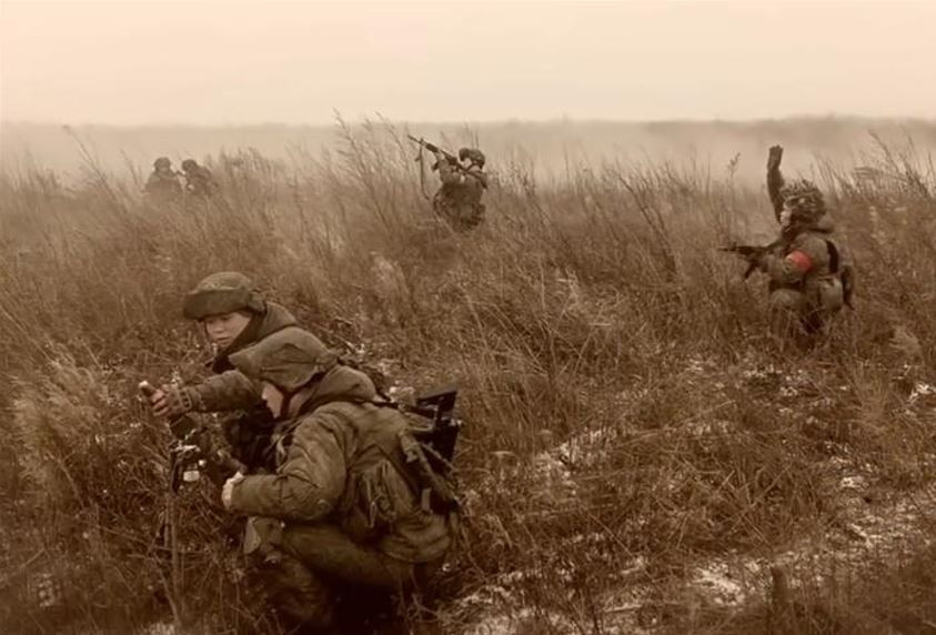 Để đảm bảo chỉ huy hiệu quả, Lữ đoàn 94 đã thiết lập bốn trạm tiếp sức gần khu vực chiến đấu và xây dựng kế hoạch cung cấp điện liên tục, để đảm bảo thông tin liên lạc trong suốt trận chiến. Trong quá trình chuẩn bị chiến đấu của Lữ đoàn 94, quân Ukraine ở Plekhovo và các khu vực xung quanh, đều không phát hiện.