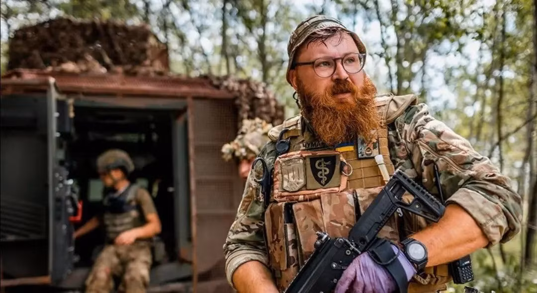 Một trong những khu vực bị máy bay Nga thả “siêu bom” là mặt trận Mirnograd, tại đây bom FAB-3000 đã được thả xuống khu vực trận địa của một đơn vị quân đội Ukraine (AFU), được coi là tinh nhuệ, đó chính là Lữ đoàn thiết giáp độc lập số 15 Kara-Dag, được điều đến Pokrovsk để ngăn chặn bước tiến của quân đội Nga (RFAF).