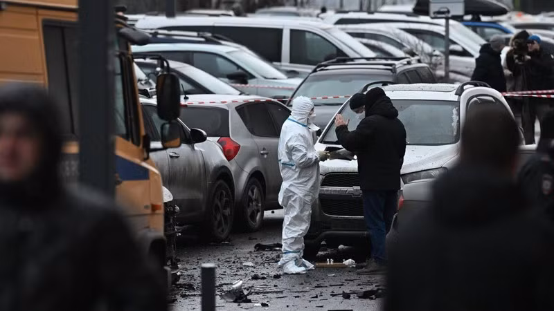 Ngày 22/12, Trung tướng Salvarov, Cục trưởng Cục Tác chiến và Huấn luyện, thuộc Bộ Tổng tham mưu RFAF, bị ám sát ở thủ đô Moskva. Vụ ám sát tưởng chừng như “vô hại” này, đã châm ngòi nổ cho "sự trả thù chiến thuật" của RFAF. Chỉ 24 giờ sau, RFAF phát động một cuộc tấn công quy mô lớn vào miền nam Ukraine, dẫn đầu bởi các tên lửa hành trình từ hạm đội Biển Đen và Biển Caspi.