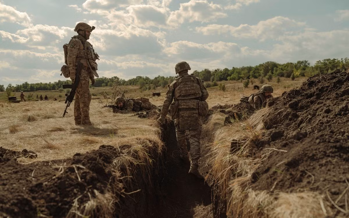 Việc Kiev phải triển khai cảnh sát ra chiến trường và tổn thất nặng nề của lực lượng thiết giáp, cho thấy sự thiếu hụt nghiêm trọng về quân số và vũ khí của AFU. Việc Ukraine sẽ phản ứng như thế nào trước các cuộc tấn công tiếp theo của Nga và liệu họ có thể đảo ngược tình thế trong cuộc chiến hay không vẫn còn phải chờ xem. (nguồn ảnh Military Review, Ukrinform, Kyiv Post, Sputnik)