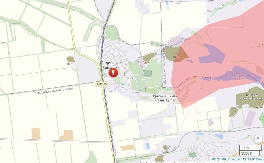 Quân Ukraine ở Krasny Liman và Rodynske đã dựa vào hai đống đất thải của quá trình khai mỏ, cao 40 và 60 mét so với địa hình xung quanh, để chống trả quyết liệt, nhưng quân Nga đã biết cách vượt qua những chướng ngại vật này. Kênh Rybar của Nga cho biết, RFAF đã chế áp toàn bộ các ụ súng máy của AFU trên sườn của đống đất thải và chiếm giữ khoảng trống giữa hai đống đất thải này.