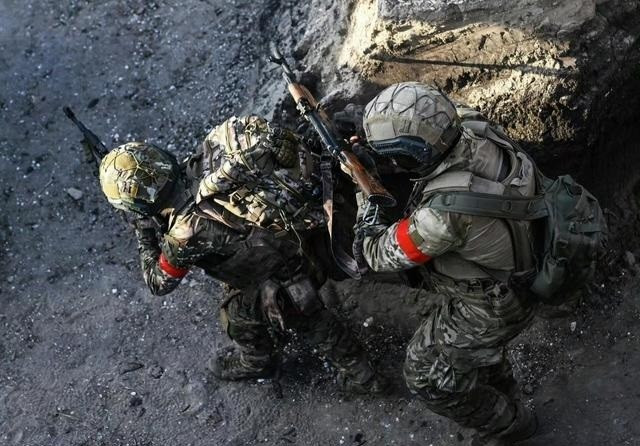 Bộ Quốc phòng Nga và người đứng đầu nhà nước cộng hòa Donetsk tự xưng (DPR), ông Denis Pushilin, trước đó đã báo cáo về giao tranh ở ngoại ô thành phố này. Ngay bản thân binh lính Ukraine cũng đã xác nhận thông tin này.