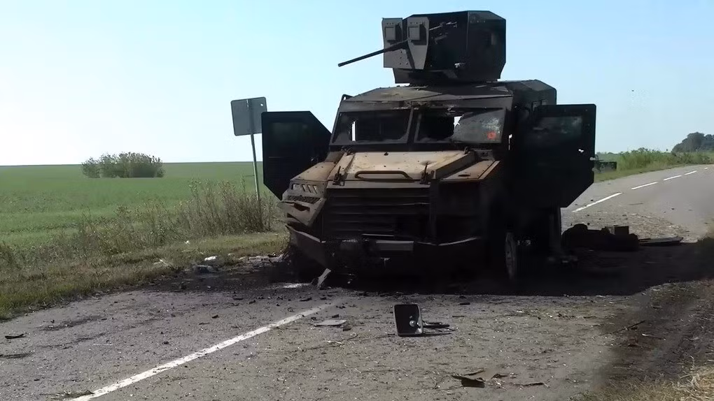 Hãy lấy trận Kursk làm ví dụ; khi các vị trí của Nga cách tuyến tiếp tế của Ukraine 5-6 km, họ cắt đứt tuyến vận chuyển của AFU bằng UAV các loại 24/24. Ngày nay, đoàn xe tiếp tế của cho thành phố Pokrovsk, cần phải đi qua đường cao tốc T0515 ở phía bắc, nhưng khoảng cách từ đoạn này đến vị trí của Nga đã được rút ngắn xuống còn 10 km và có thể sử dụng UAV FPV thông thường để chặn đường.