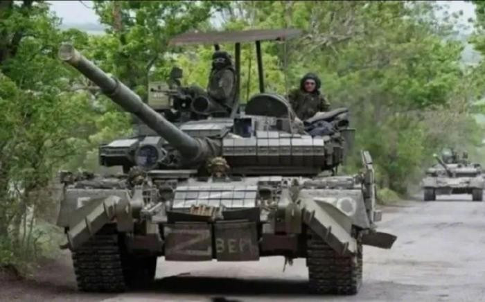 Chiến tranh Nga-Ukraine là cuộc chiến có số lượng xe tăng và xe bọc thép bị thiệt hại cao nhất kể từ Thế chiến II, với tổng cộng bốn đến năm nghìn xe tăng bị Nga và Ukraine phá hủy. Nơi đây đã trở thành nơi đáng buồn cho xe tăng chiến đấu chủ lực; thậm chí nhiều chuyên gia cho rằng, ngày tàn của xe tăng chiến đấu chủ lực hạng nặng (MBT) đã điểm.