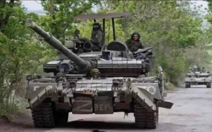 Chiến tranh Nga-Ukraine là cuộc chiến có số lượng xe tăng và xe bọc thép bị thiệt hại cao nhất kể từ Thế chiến II, với tổng cộng bốn đến năm nghìn xe tăng bị Nga và Ukraine phá hủy. Nơi đây đã trở thành nơi đáng buồn cho xe tăng chiến đấu chủ lực; thậm chí nhiều chuyên gia cho rằng, ngày tàn của xe tăng chiến đấu chủ lực hạng nặng (MBT) đã điểm.