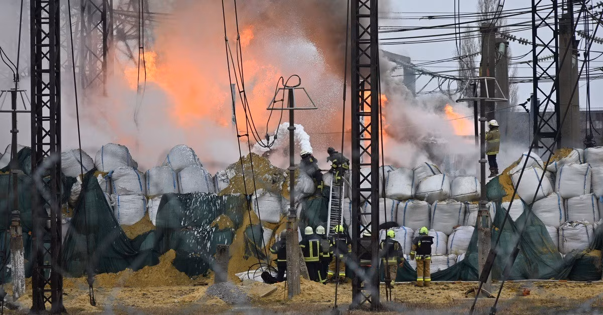 Thủ đô Kiev và Odessa chịu thiệt hại nặng nề với các vụ nổ liên tục, các cột lửa cao hàng km được ghi nhận tại nhiều khu vực, các kho tập kết vũ khí phương Tây đều bị tập kích. Tại khu vực nhà máy nhiệt điện, một đám cháy lớn bùng phát.