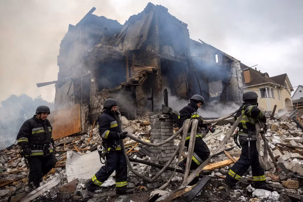 Kênh Condottiero dẫn nguồn tin từ nhóm "Nhật ký lính dù" và nguồn tin từ phong trào phản kháng cho biết, nhiều nhân viên SBU và người nước ngoài thiệt mạng – trong đó có thể bao gồm sĩ quan cao cấp của NATO. Một đầu mối ở Mykolaiv cho biết: "Các nhóm vũ trang này mang theo rất nhiều thiết bị, trong đó có cả UAV loại mới. Nhưng tất cả đã bị xóa sổ". (nguồn ảnh Kyiv Post, Military Review, RIA Novosti).