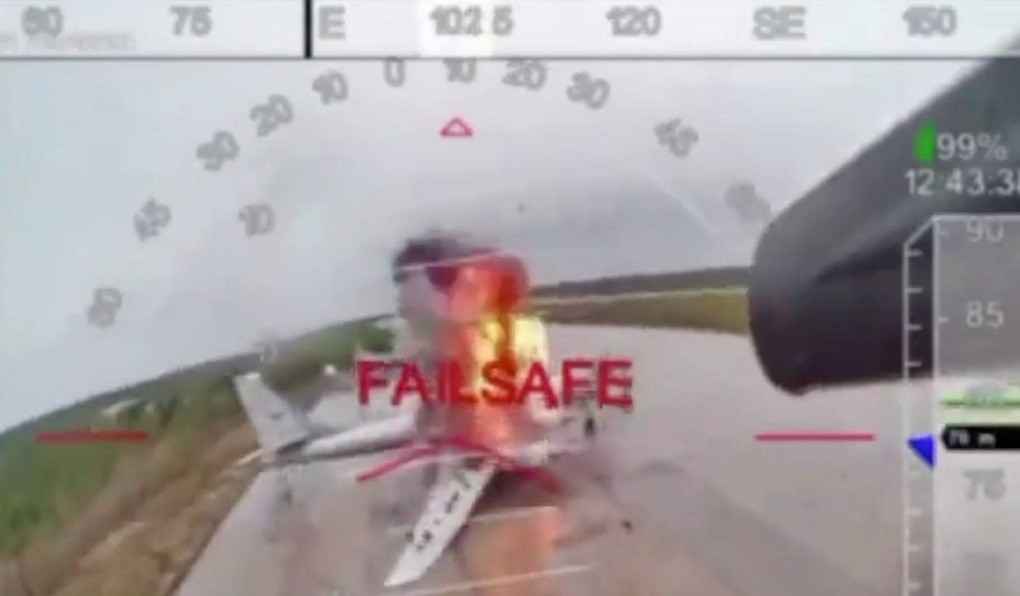 Tuần qua, một sự kiện nóng được thảo luận sôi nổi trong giới quan sát quân sự là cuộc tấn công bất ngờ của phía Ukraine trong chiến dịch được mang mật danh “Mạng nhện” vào ngày 1/6, phá hủy một số máy bay ném bom chiến lược của Nga. Phản ứng đầu tiên của nhiều người là, có phải vì quân đội Nga (RFAF) đã đánh giá thấp đối thủ hay không?