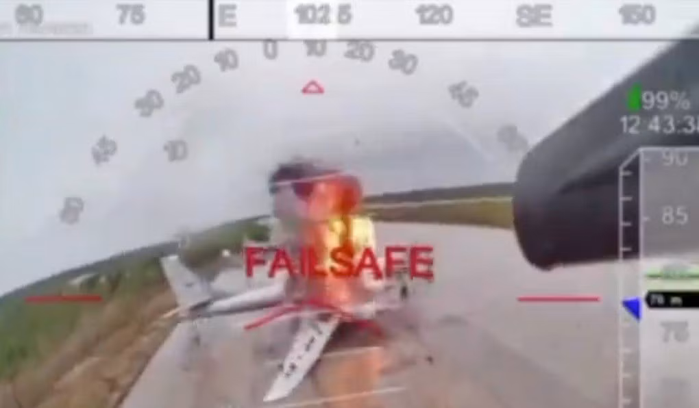 Tuần qua, một sự kiện nóng được thảo luận sôi nổi trong giới quan sát quân sự là cuộc tấn công bất ngờ của phía Ukraine trong chiến dịch được mang mật danh “Mạng nhện” vào ngày 1/6, phá hủy một số máy bay ném bom chiến lược của Nga. Phản ứng đầu tiên của nhiều người là, có phải vì quân đội Nga (RFAF) đã đánh giá thấp đối thủ hay không?