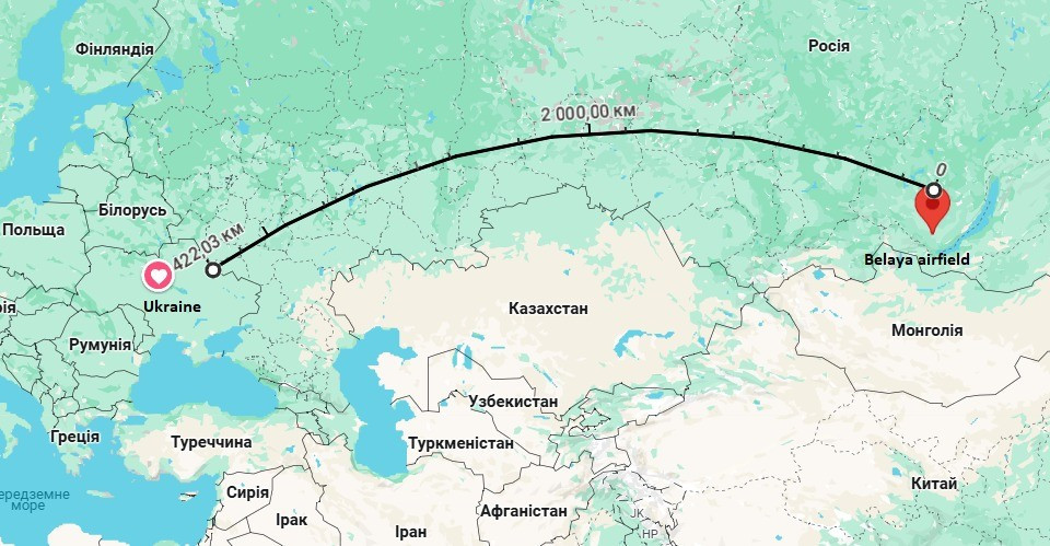 Một điều nữa cũng giúp chiến dịch “Mạng nhện” của Ukraine thành công, đó là quân đội Nga đã sơ tán số máy bay ném bom chiến lược của họ vào sâu trong nội địa, cách khu vực chiến tuyến hàng nghìn km, vượt mọi tầm bay của tất cả các loại UAV tự sát hiện có của Ukraine. Chính vì như vậy, có thể Nga nảy sinh tư tưởng chủ quan, coi nhẹ công tác bảo vệ an ninh sân bay.