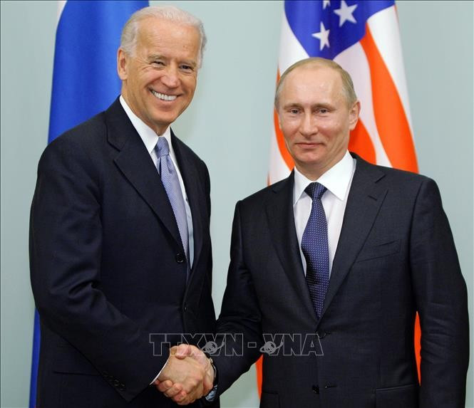 Hiệp ước được ký năm 2010 và sau đó được cựu Tổng thống Mỹ Joe Biden và Tổng thống Nga Putin gia hạn đến ngày 4/2/2026, bao gồm các điều khoản về việc xác minh vũ khí tấn công chiến lược, trong đó có các máy bay ném bom hạng nặng, được trang bị cho nhiệm vụ mang vũ khí hạt nhân.