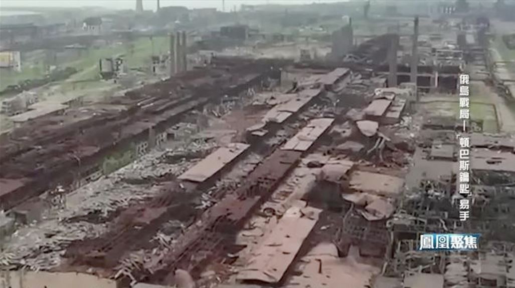 Việc tấn công và phòng thủ vị trí phòng thủ cốt lõi của Nhà máy vật liệu chịu lửa vô cùng khó khăn. Khu vực nhà máy có 37 tòa nhà, chỉ rộng 0,5 km2. Mỗi tòa nhà đều được quân đội Ukraine (AFU) biến thành một pháo đài ba chiều: súng chống tăng được bố trí ở tầng một, lính bắn tỉa được phục kích ở tầng hai, và các khẩu đội súng cối được bố trí ở tầng hầm.