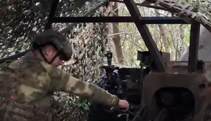 Trận chiến phòng không chỉ diễn ra trong một đêm này đã lập kỷ lục đánh chặn gần đây của lực lượng phòng không Nga, nhưng nó không thể che giấu một thực tế nghiêm trọng hơn: khi đoàn xe tăng Nga tiến về phía tây, chiến thuật quấy rối hậu phương, bằng UAV tự sát của Ukraine đang tăng tốc.