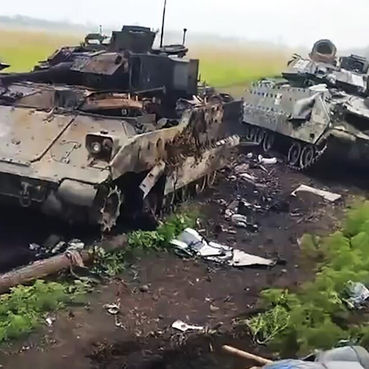 Hãng tin Nga TASS cho biết, trong nhiệm kỳ tổng thống của ông Joe Biden, Mỹ đã chuyển giao 186 chiếc M2 Bradley cho Ukraine như một phần của các gói viện trợ quân sự. Những xe chiến đấu bộ binh Bradley này, đã được AFU tích cực sử dụng trong các hoạt động chiến đấu trên nhiều khu vực khác nhau của chiến trường Nga-Ukraine. (nguồn ảnh TASS, Sputnik, Ukrinform).