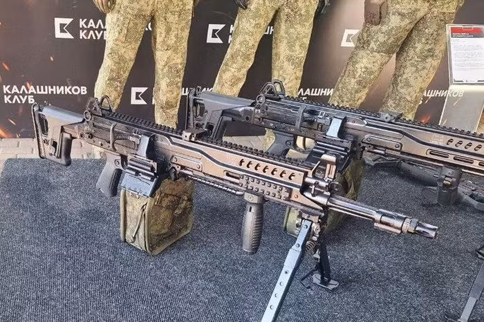 Tập đoàn Kalashnikov cho biết, trong các tình huống chiến đấu thực tế, RPL-20 chứng minh khả năng tiêu diệt binh lực, hỏa điểm và thiết bị hạng nhẹ của đối phương một cách hiệu quả. Việc nạp đạn bằng dây đai, giúp xạ thủ duy trì hỏa lực chế áp liên tục, đặc biệt trong các cuộc giao tranh kéo dài hoặc đối đầu với các nhóm quân địch được trang bị tốt.