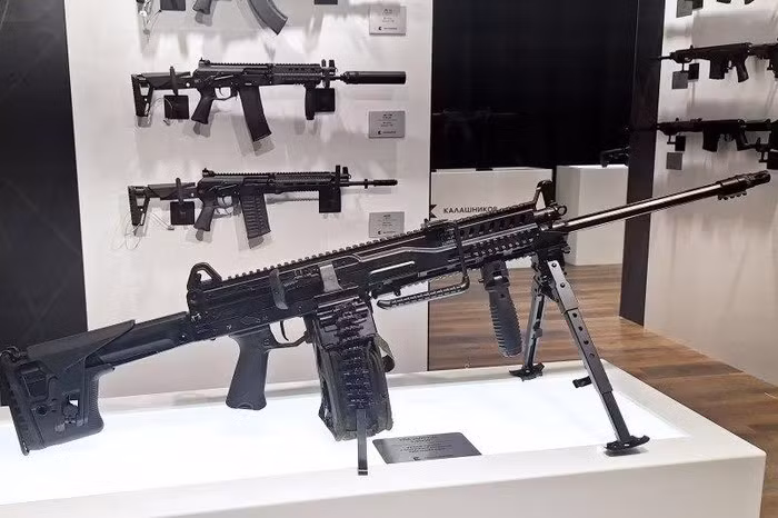 Súng máy RPL-20 được coi là biểu tượng cho sự đổi mới trong ngành vũ khí bộ binh của Nga, với cải tiến lớn nhất là sử dụng nguyên lý tiếp đạn bằng dây đai, lần đầu tiên được đưa trở lại với vũ khí cấp tiểu đội của quân đội Nga, kể từ khi súng máy RPD bị loại biên vào những năm 1960.