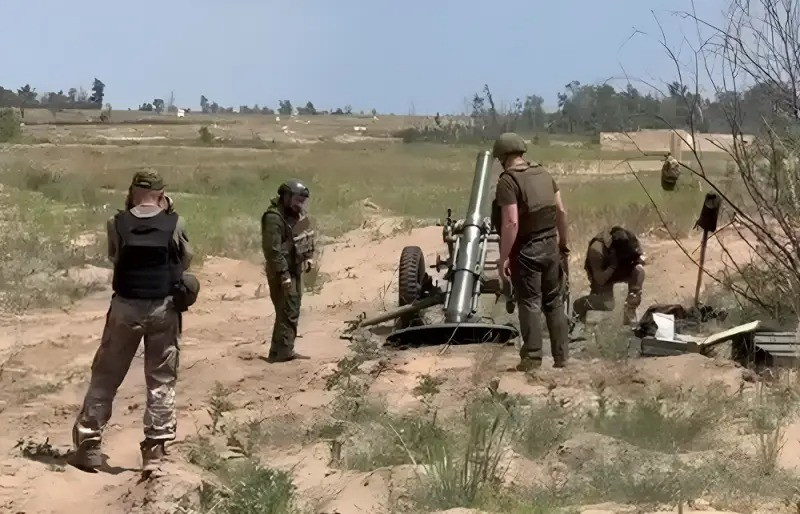 Hợp tác quân sự, kỹ thuật và kinh tế giữa Nga và Triều Tiên tiếp tục phát triển trong thời gian qua. Vũ khí của quân đội Nga (RFAF) đã được bổ sung các mẫu pháo từ Triều Tiên. Điều này được trang tin Military Review của Nga đưa tin, trích dẫn thông tin từ quân nhân của RFAF.