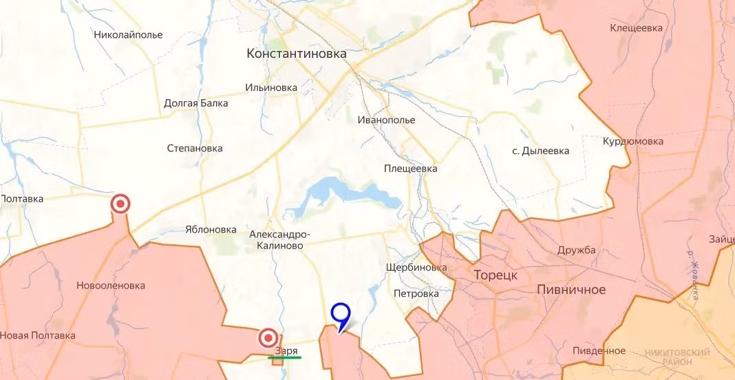 Theo kênh Military Summary, trên mặt trận Konstantinovka, quân đội Ukraine (AFU) đã có dấu hiệu vỡ trận, tuyến phòng thủ của họ đang có dấu hiệu hoàn toàn sụp đổ. Giao tranh đang nhanh chóng tiến đến gần thành phố. RFAF đạt được bước đột phá giữa Konstantinovka và Pokrovsk - Myrnohrad. Hình ảnh định vị địa lý cho thấy quân Nga đã ở Gnativka.