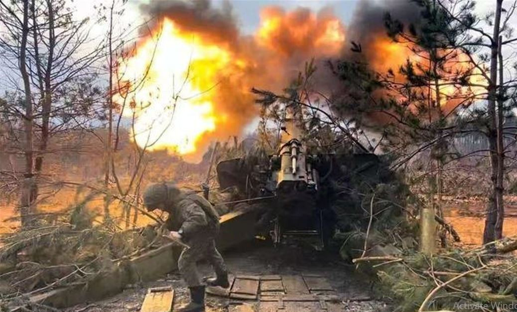 Trong các chiến dịch tấn công đầu tiên của chiến tranh Nga-Ukraine, chiến thuật của RFAF mở đầu là pháo hỏa chuẩn bị, sau đó cho bộ binh xung phong. Tại khu vực cửa mở, RFAF tập trung một lượng lớn quân và vũ khí để đạt được đột phá chiến thuật; đồng thời cũng có lực lượng dự bị, để đảm nhiệm nhiệm vụ của thê đội 2.