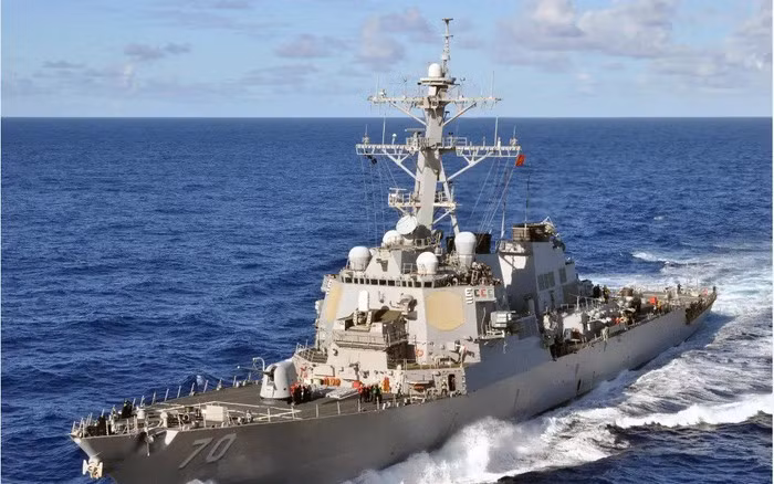 Iran cho rằng con át chủ bài của mình đủ mạnh, nhưng họ đã bỏ qua một thực tế cơ bản: con bài mặc cả có hạn sử dụng. Điều này xảy ra khi 15 tàu chiến của Mỹ chưa được triển khai đầy đủ, lệnh phong tỏa vẫn đang trong giai đoạn lập kế hoạch, và dư luận quốc tế chưa hoàn toàn đứng về phía Iran.