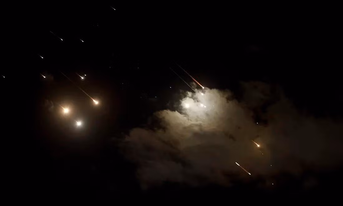 Những gì Iran thể hiện như một sự “trả đũa hoành tráng”, trên thực tế cũng không gây nhiều thiệt hại cho Israel. Nhiều khả năng, Tehran sẽ thành lập một bộ chỉ huy ủy nhiệm, cải thiện hệ thống phòng không/phòng thủ tên lửa và các biện pháp đối phó với hệ thống phòng không/phòng thủ tên lửa của Israel.