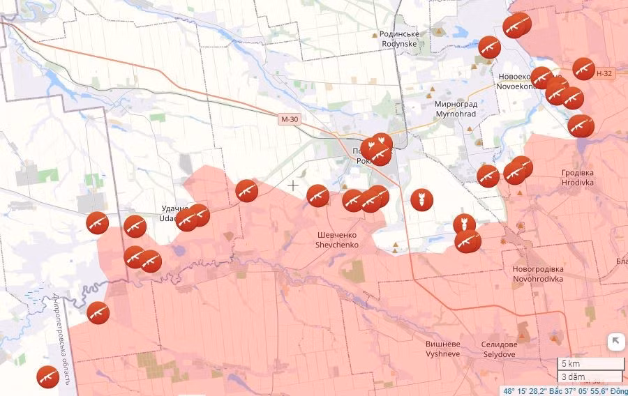 Trong một báo cáo mở của Trung tâm nghiên cứu Đông Âu (OSW), cho biết quân đội Nga (RFAF) đã tiến đến sông Kazeny Torets và bỏ qua khu vực tập trung Pokrovsk-Mirnograd từ phía đông bắc. Điều này đe dọa tuyến tiếp tế hậu cần của toàn bộ nhóm quân Ukraine trong khu vực của cả hai thành phố Pokrovsk-Mirnograd và buộc quân đội Ukraine (AFU) phải chuyển tiếp tế sang các tuyến đường khác.