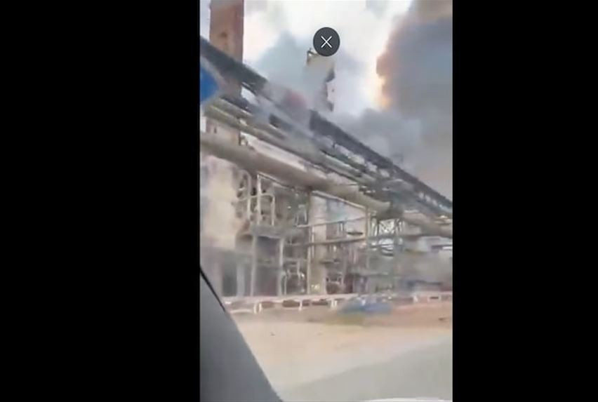 Vụ tấn công được cho là đã làm hư hại một trong những đường ống bơm nhiên liệu chính của nhà máy, khi một đám cháy đã bùng phát tại nhà máy lọc dầu, nơi cung cấp khoảng 70% nhu cầu nhiên liệu động cơ của Israel. Đoạn video không cho thấy một đám cháy lớn. Bộ trưởng Năng lượng Eli Cohen tuyên bố, không có thiệt hại đáng kể nào đối với nhà máy lọc dầu.